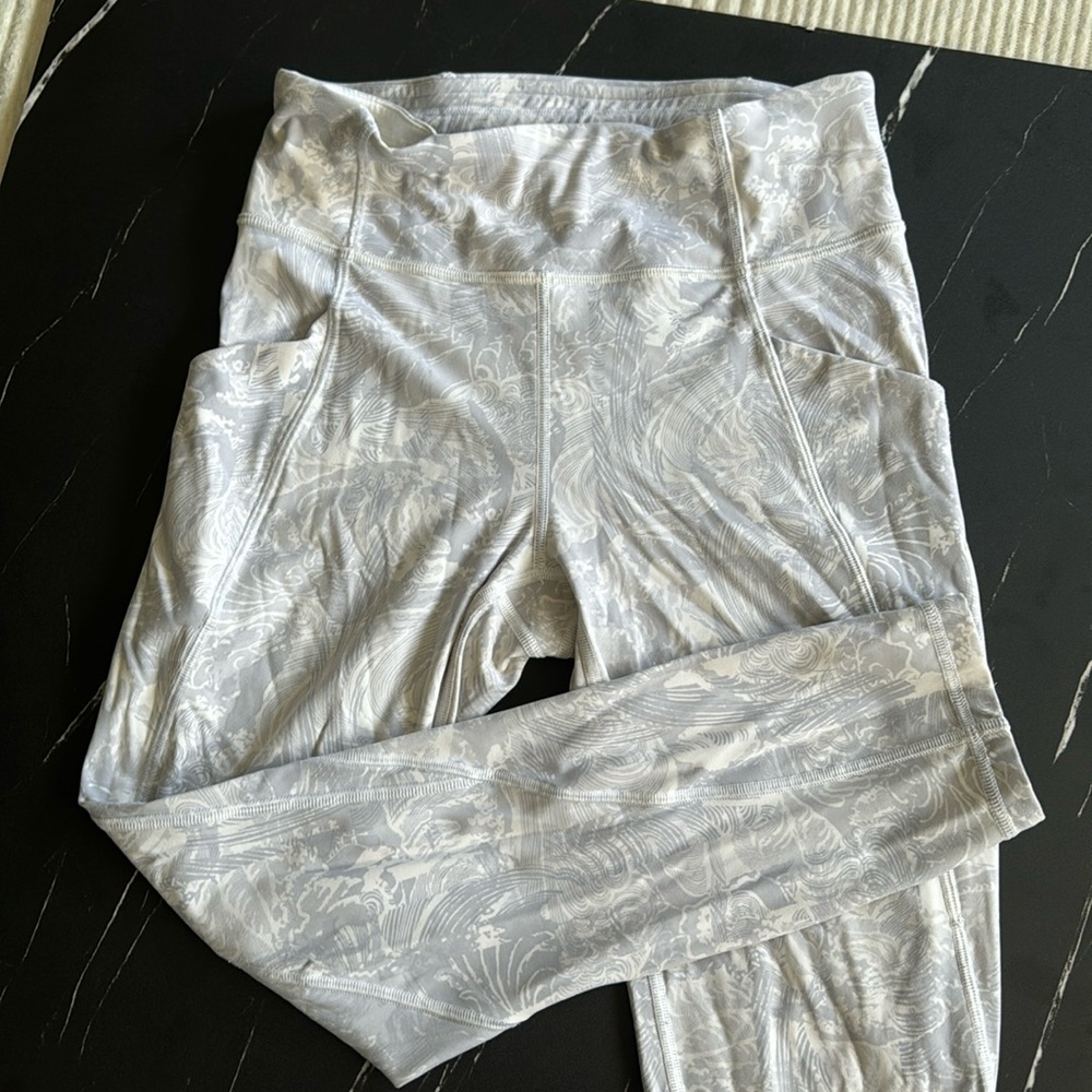 White Lululemon Pattern Legging 7/8 length